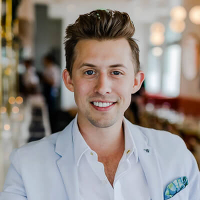 Feedbackgespräch während eines Marketing-Kurses